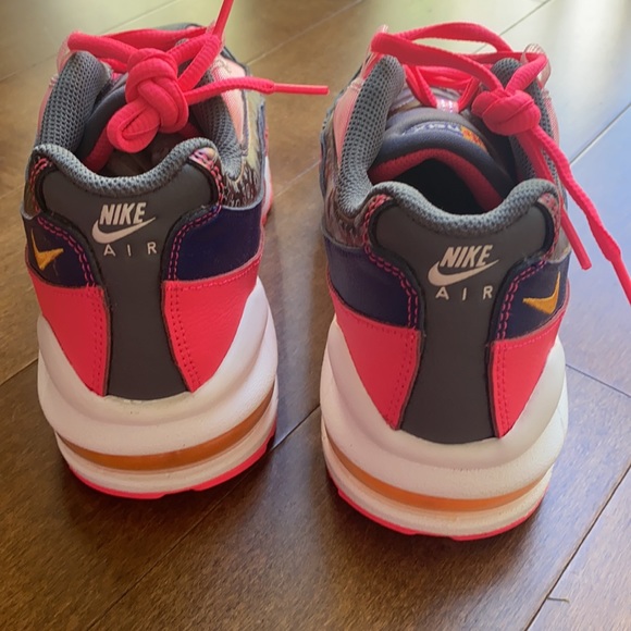 big girls nike sneakers